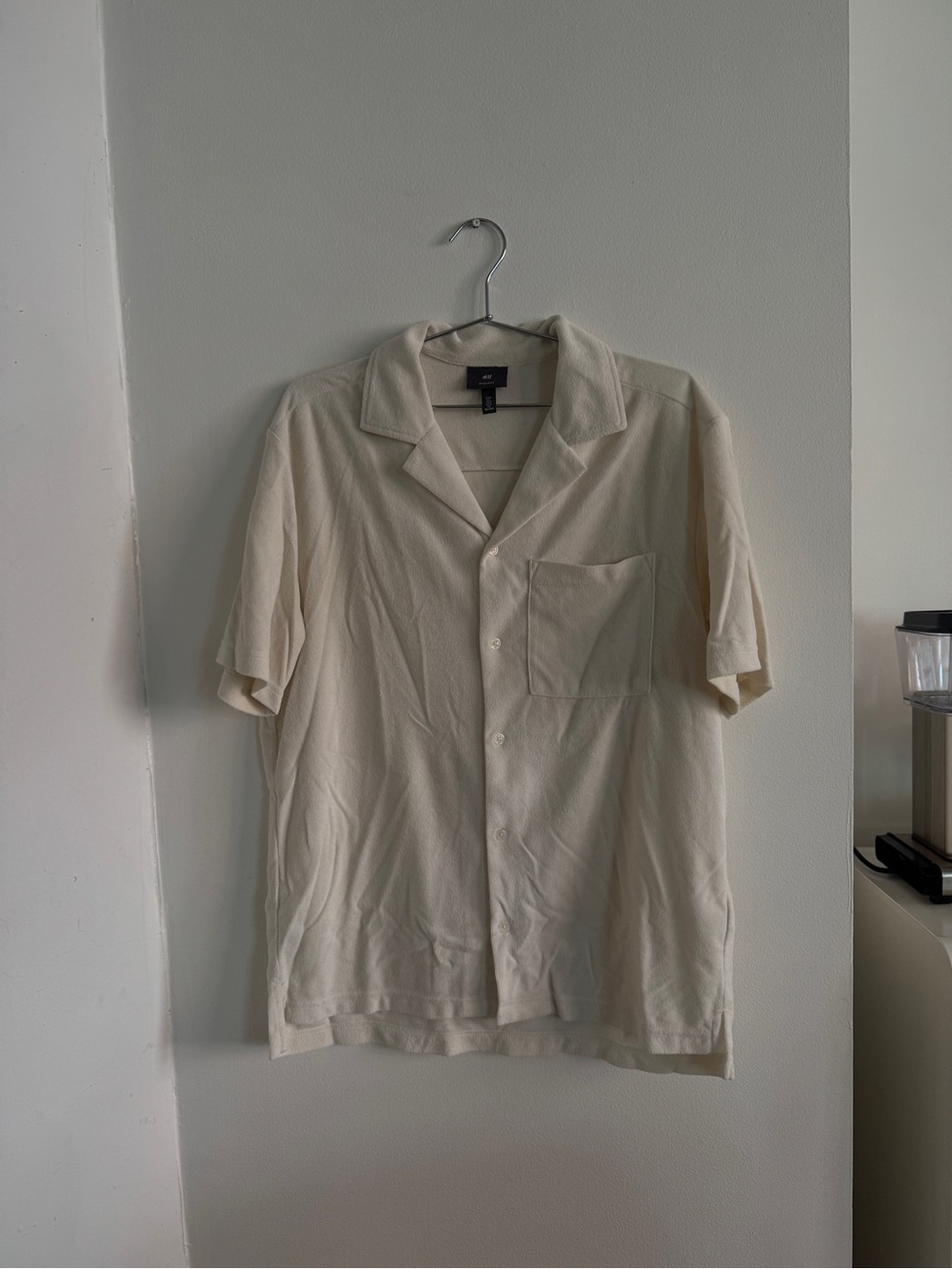 H&M Short Sleeve Button Down in Cream Size Large Like New